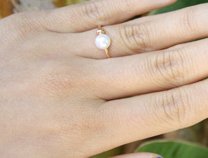 Edie Pearl Prong Ring